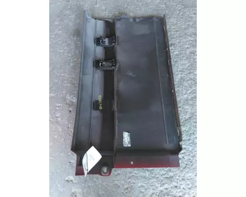VOLVO VNL CAB SKIRTSIDE FAIRING