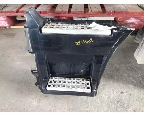 VOLVO VNL CAB SKIRTSIDE FAIRING