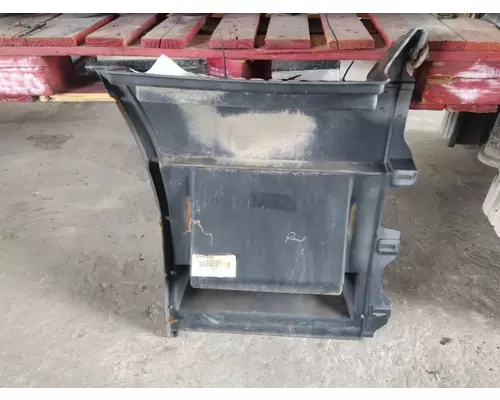 VOLVO VNL CAB SKIRTSIDE FAIRING