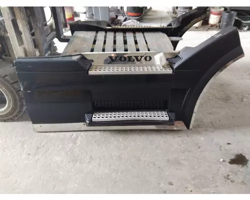 VOLVO VNL CAB SKIRTSIDE FAIRING