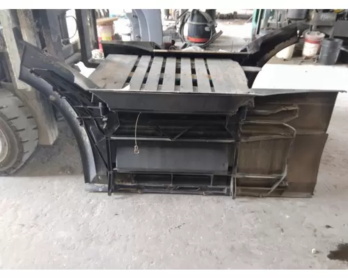VOLVO VNL CAB SKIRTSIDE FAIRING