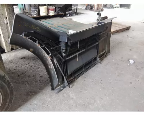 VOLVO VNL CAB SKIRTSIDE FAIRING