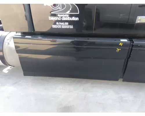 VOLVO VNL CAB SKIRTSIDE FAIRING
