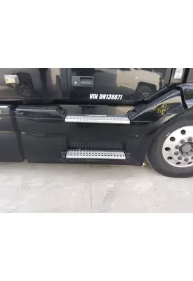 VOLVO VNL CAB SKIRT/SIDE FAIRING