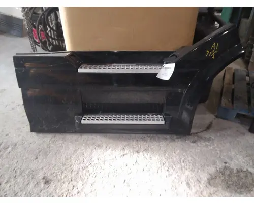 VOLVO VNL CAB SKIRTSIDE FAIRING