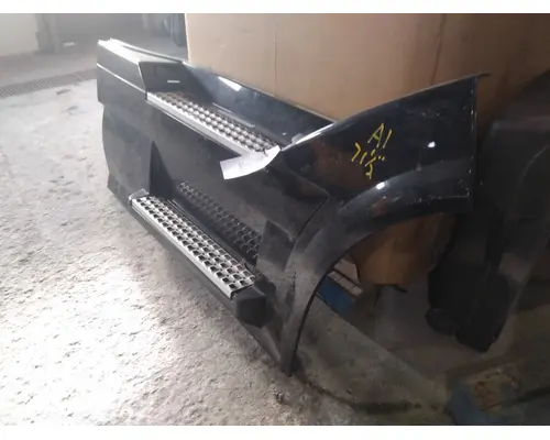 VOLVO VNL CAB SKIRTSIDE FAIRING