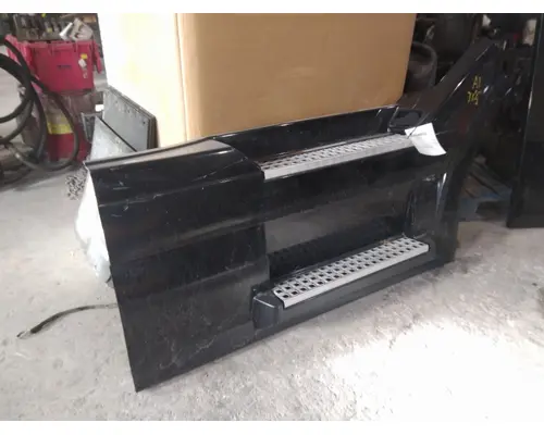 VOLVO VNL CAB SKIRTSIDE FAIRING