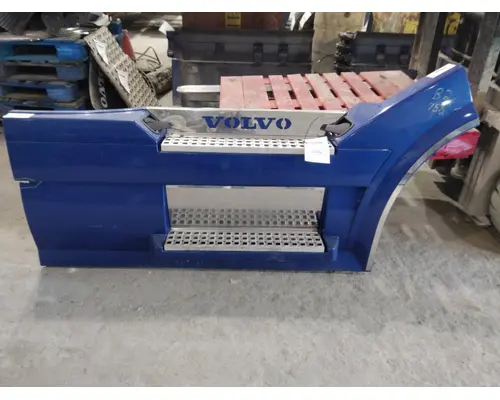 VOLVO VNL CAB SKIRTSIDE FAIRING