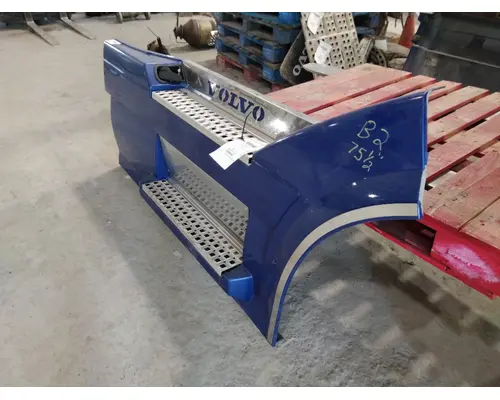 VOLVO VNL CAB SKIRTSIDE FAIRING