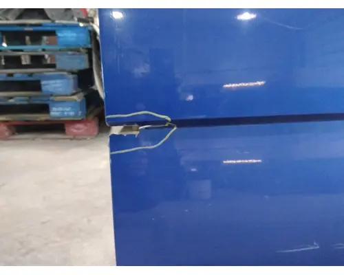 VOLVO VNL CAB SKIRTSIDE FAIRING