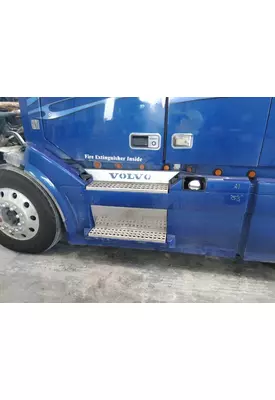 VOLVO VNL CAB SKIRT/SIDE FAIRING