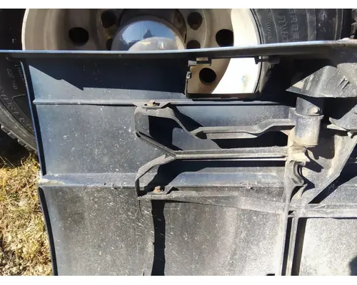 VOLVO VNL CAB SKIRTSIDE FAIRING