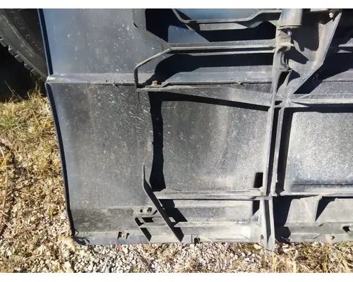 VOLVO VNL CAB SKIRTSIDE FAIRING