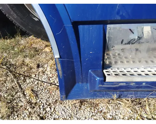 VOLVO VNL CAB SKIRTSIDE FAIRING