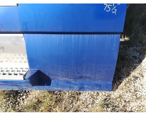 VOLVO VNL CAB SKIRTSIDE FAIRING