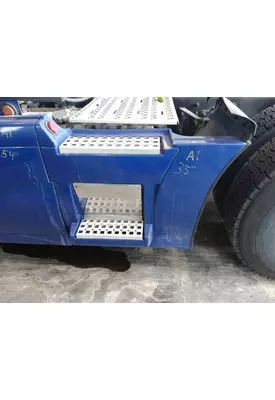 VOLVO VNL CAB SKIRT/SIDE FAIRING