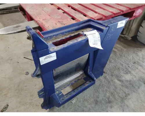 VOLVO VNL CAB SKIRTSIDE FAIRING