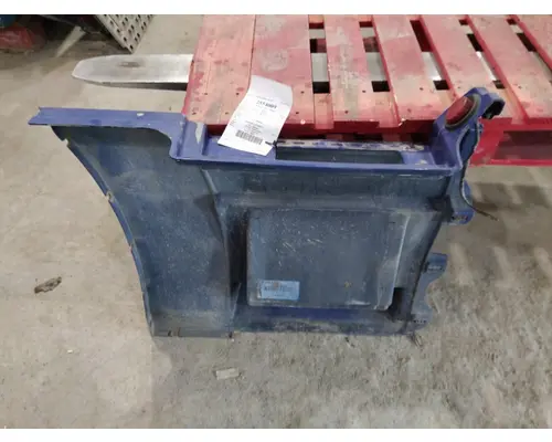 VOLVO VNL CAB SKIRTSIDE FAIRING