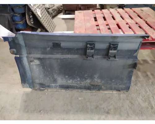 VOLVO VNL CAB SKIRTSIDE FAIRING
