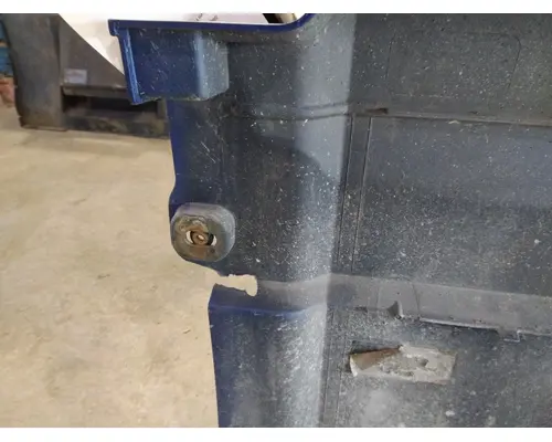 VOLVO VNL CAB SKIRTSIDE FAIRING