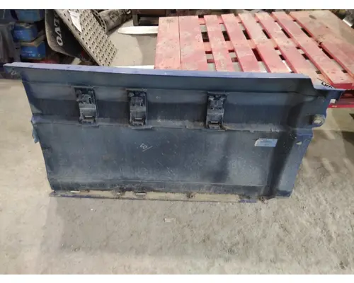 VOLVO VNL CAB SKIRTSIDE FAIRING