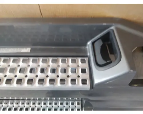 VOLVO VNL CAB SKIRTSIDE FAIRING