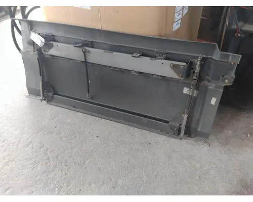 VOLVO VNL CAB SKIRTSIDE FAIRING