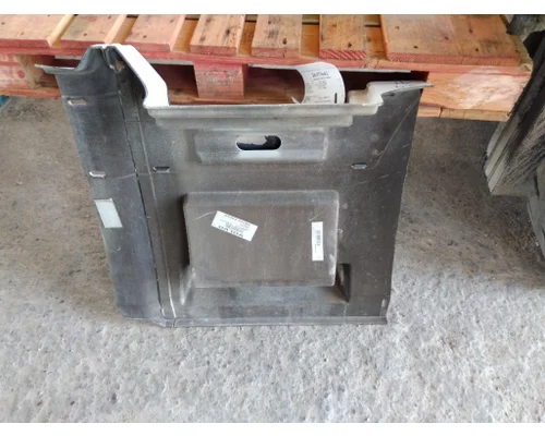 VOLVO VNL CAB SKIRTSIDE FAIRING