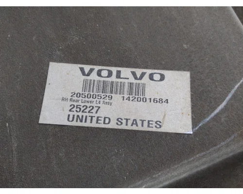 VOLVO VNL CAB SKIRTSIDE FAIRING