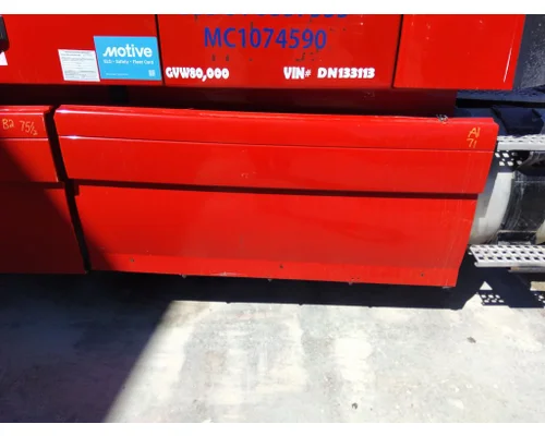 VOLVO VNL CAB SKIRT/SIDE FAIRING
