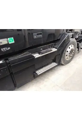 VOLVO VNL CAB SKIRT/SIDE FAIRING