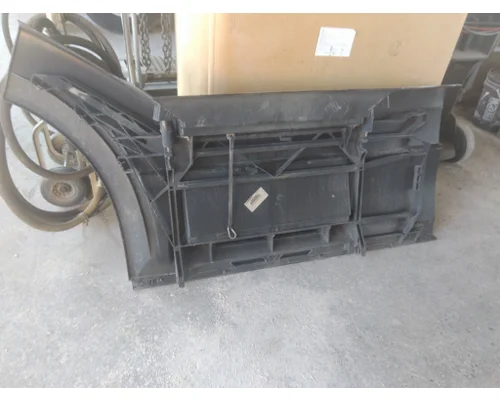 VOLVO VNL CAB SKIRTSIDE FAIRING