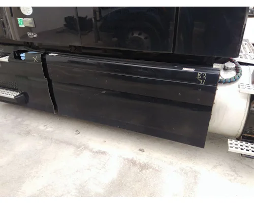VOLVO VNL CAB SKIRTSIDE FAIRING