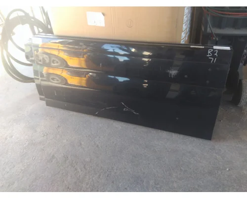 VOLVO VNL CAB SKIRTSIDE FAIRING