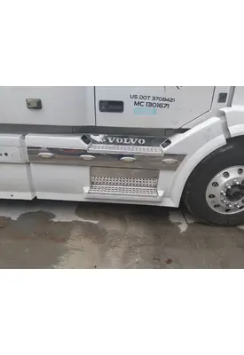 VOLVO VNL CAB SKIRT/SIDE FAIRING