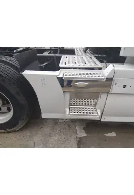 VOLVO VNL CAB SKIRT/SIDE FAIRING