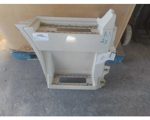 VOLVO VNL CAB SKIRT/SIDE FAIRING