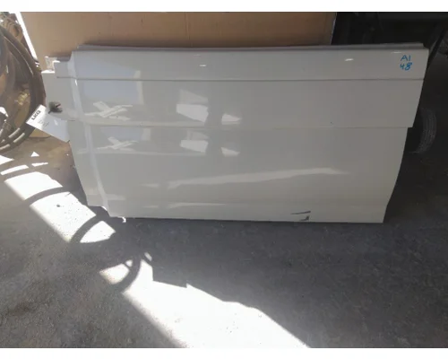 VOLVO VNL CAB SKIRTSIDE FAIRING