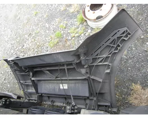 VOLVO VNL CAB SKIRTSIDE FAIRING