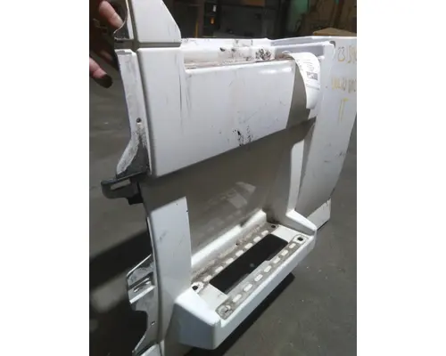 VOLVO VNL CAB SKIRTSIDE FAIRING