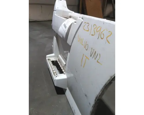 VOLVO VNL CAB SKIRTSIDE FAIRING