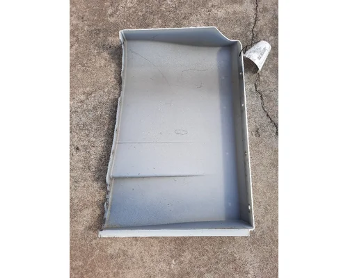 VOLVO VNL CAB SKIRTSIDE FAIRING