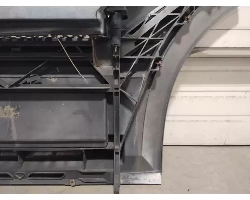 VOLVO VNL CAB SKIRTSIDE FAIRING