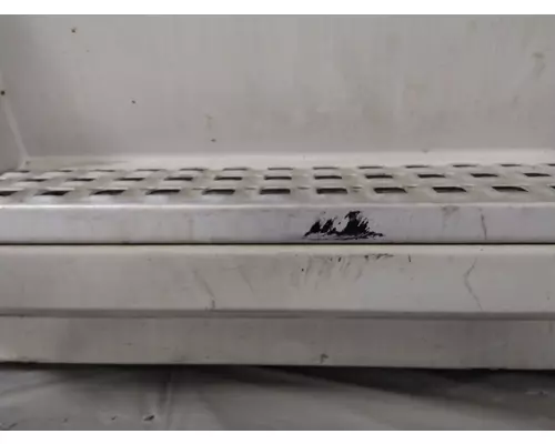 VOLVO VNL CAB SKIRTSIDE FAIRING