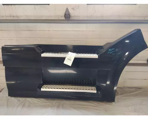 VOLVO VNL CAB SKIRTSIDE FAIRING