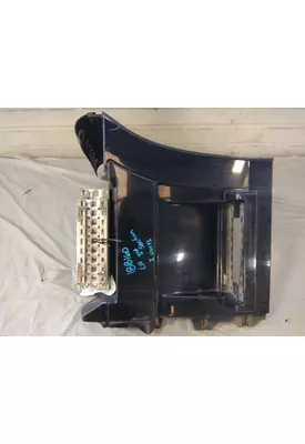VOLVO VNL CAB SKIRT/SIDE FAIRING