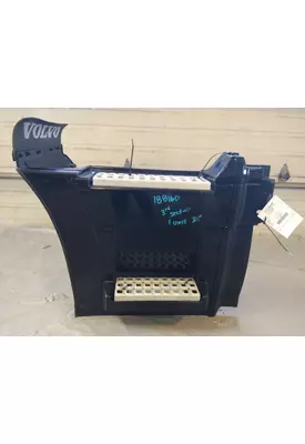 VOLVO VNL CAB SKIRT/SIDE FAIRING