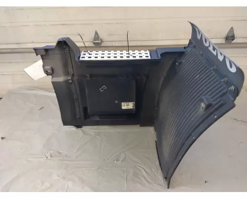 VOLVO VNL CAB SKIRTSIDE FAIRING