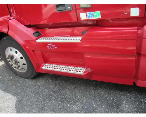 VOLVO VNL CAB SKIRTSIDE FAIRING