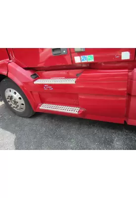 VOLVO VNL CAB SKIRT/SIDE FAIRING